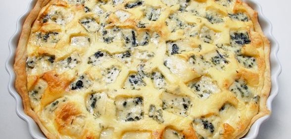Открытый пирог с грушами и сыром дор блю