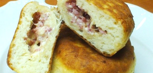 Пирожки с ветчиной и сыром