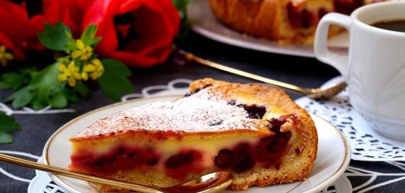 Ягодный пирог со сметанной заливкой