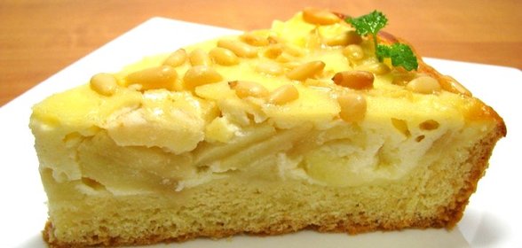 Яблочный пирог с кедровыми орешками