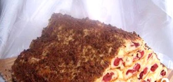 Торт Монастырская изба со взбитыми сливками