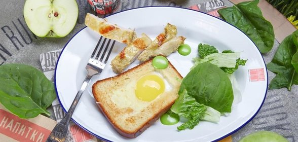 Яичница с цыпленком в хлебе
