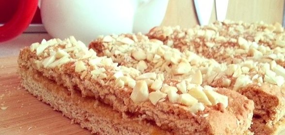 Коврижка медовая с орехами