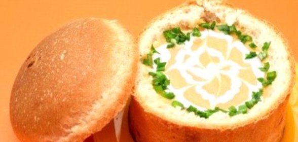 Гороховый суп в хлебе