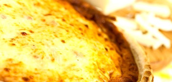 Пирог из ветчины и грибов