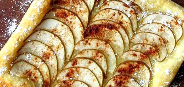 Слоеный пирог с грушей