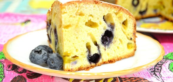 Летний пирог с абрикосами и черникой