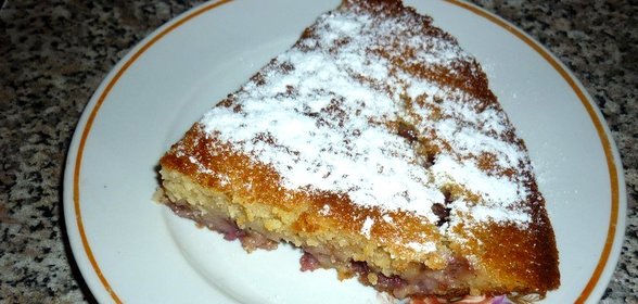 Пирог со свежей клубникой