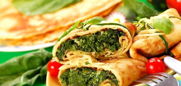 Блинчики со шпинатом и четырьмя сырами