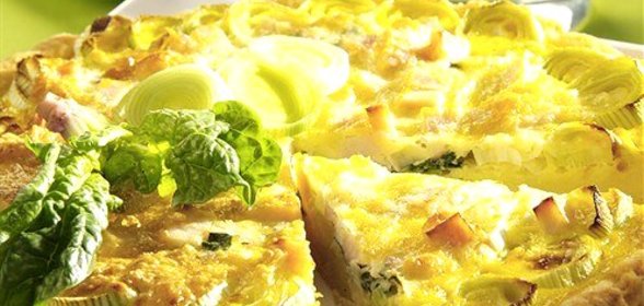 Пирог с луком-пореем и сметаной