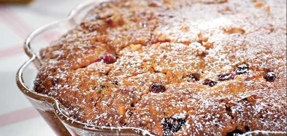 Кекс с клюквой и орехами