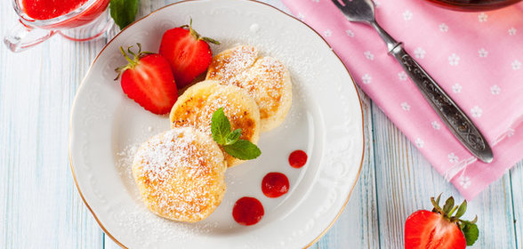 Творожные сырники с ягодами