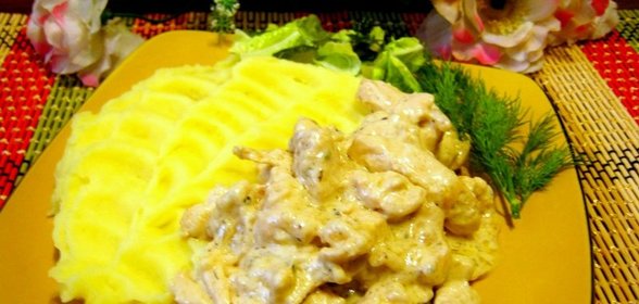 Куриное филе в сливочно-сырном соусе.