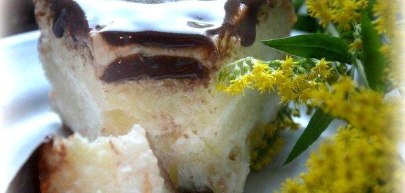 Торт с персиками под глазурью