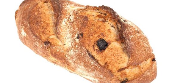 Хлеб с изюмом, лесными орехами и шалотом