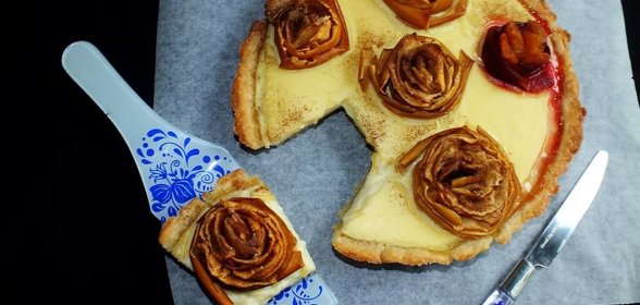 Пирог с яблоками Желтые розы