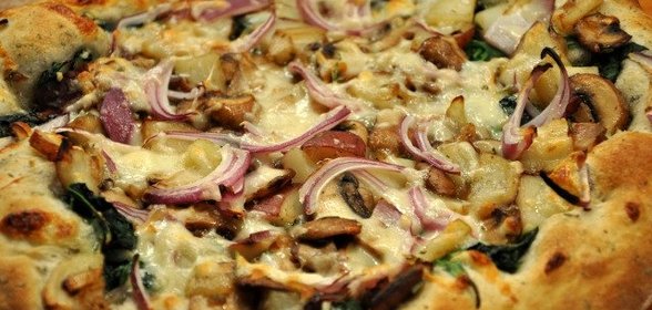 Пицца с картошкой и грибами