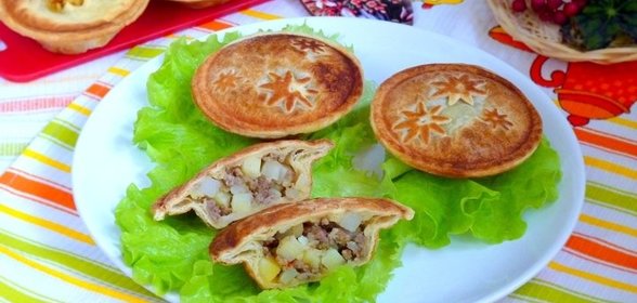 Слоеные пироги с мясом