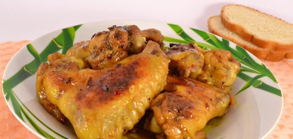 Острые куриные крылышки запеченные с карри и медом в мультиварке