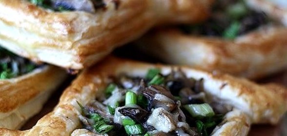 Слоеные пирожки с начинкой