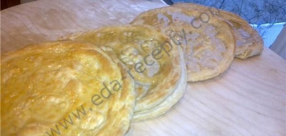 Катлама лепешки из слоеного теста