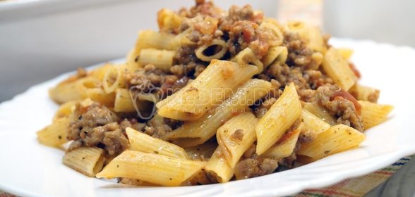 Печенье с фруктами и взбитыми сливками