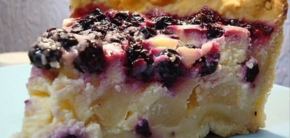 Пирог с грушами, творогом и ягодами