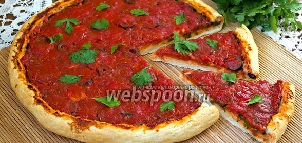 Пицца без сыра с маслинами и чесноком