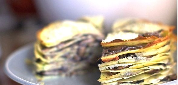 Блинный грибной торт