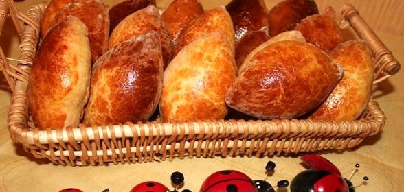 Пирожки с лисичками и зеленым луком