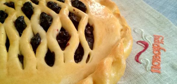 Пироги с черникой из дрожжевого теста