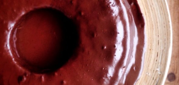 Морковный пирог с шоколадным соусом