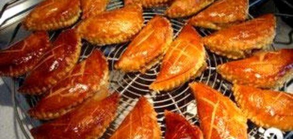 Яблочные конвертики с миндалем и изюмом