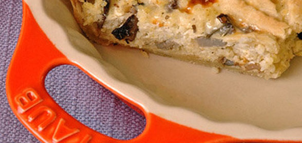 Пирог с солеными грибами и пшеном