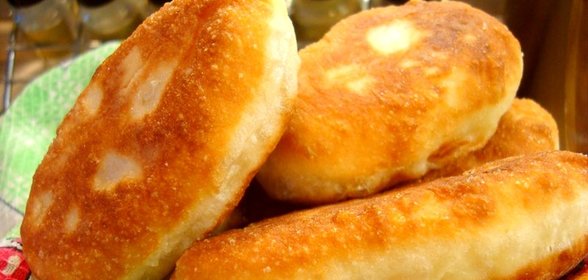 Жареные пирожки с курицей