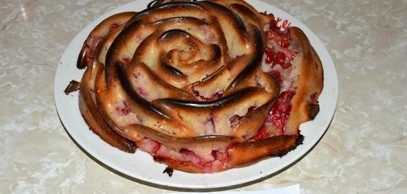 Пирог с вишнёвой начинкой