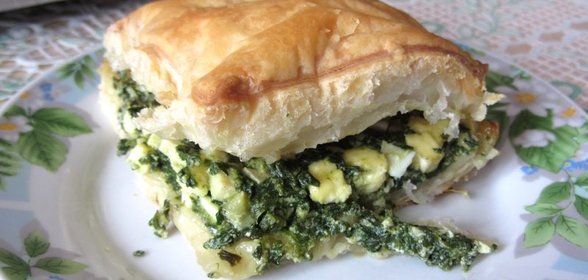 Слоеный пирог со шпинатом