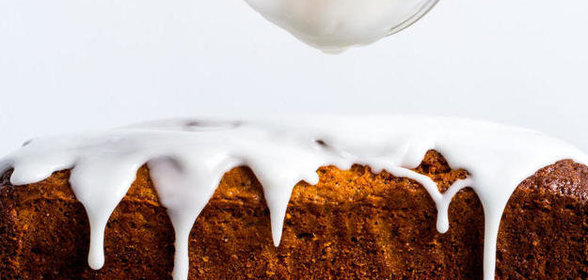 Кекс с грейпфрутом, маком и йогуртовой глазурью