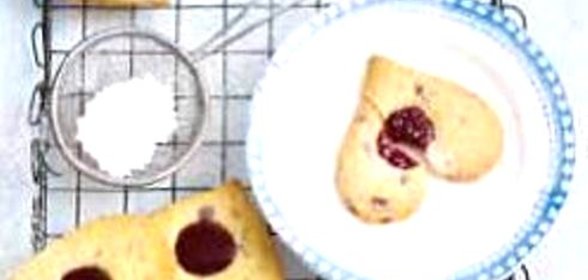 Песочные валентинки с вишней