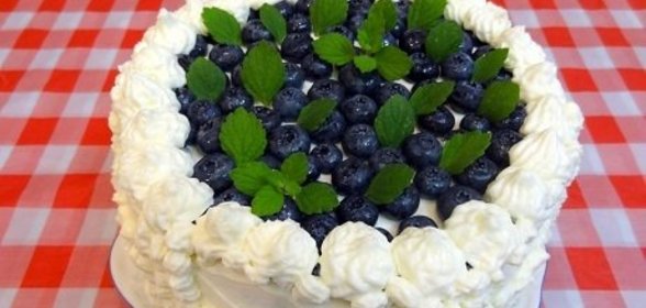 Торт бисквитный Голубика со сливками в мультиварке