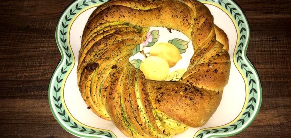 Хлеб с чесноком и пряными травами