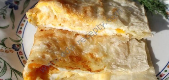 Лаваш с сыром и яйцом