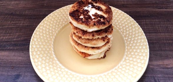 Сырники на манке с черносливом