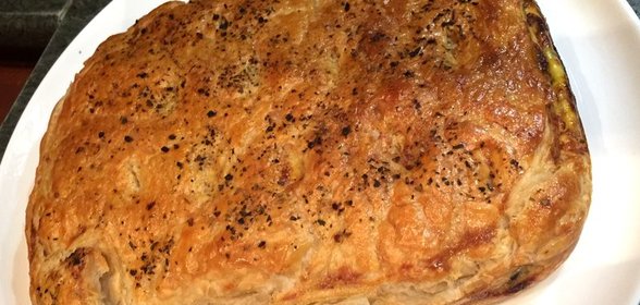 Слоеный пирог с сыром и зеленью