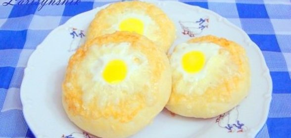 Ватрушки картофельные с сыром и перепелиным яйцом