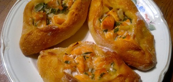 Расстегаи с красной рыбой