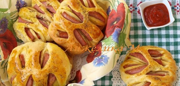 Булочки с колбасой