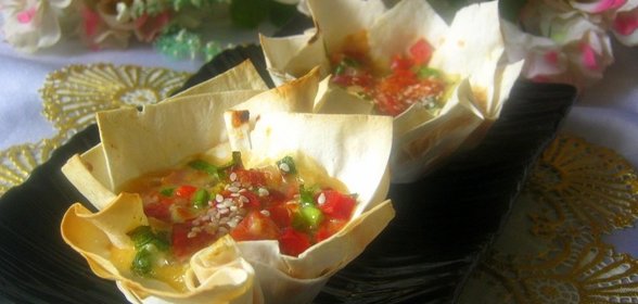 Корзиночки из лаваша с беконом, сыром и сладкой паприкой