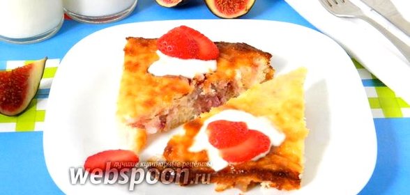 Творожно-рисовая запеканка с инжиром и клубникой