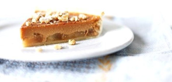 Пирог с яблоками и вареной сгущенкой